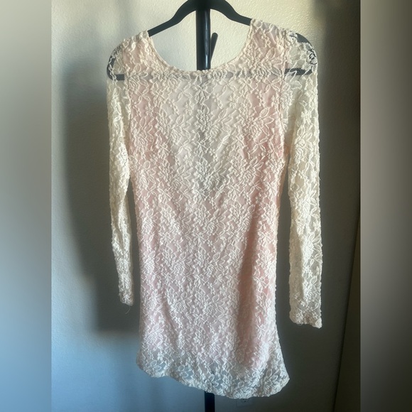 Motel Rocks Cream Lace Low Back Mini Dress Long Sleeve Bateau - Picture 2 of 6